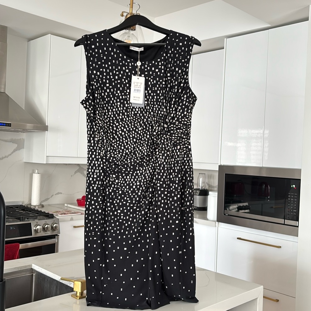 Précis from UK size 44 brand new dress
